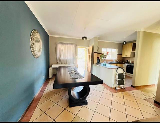 2 BEDROOM TOWNHOUSE FOR SALE IN DIE HOEWES